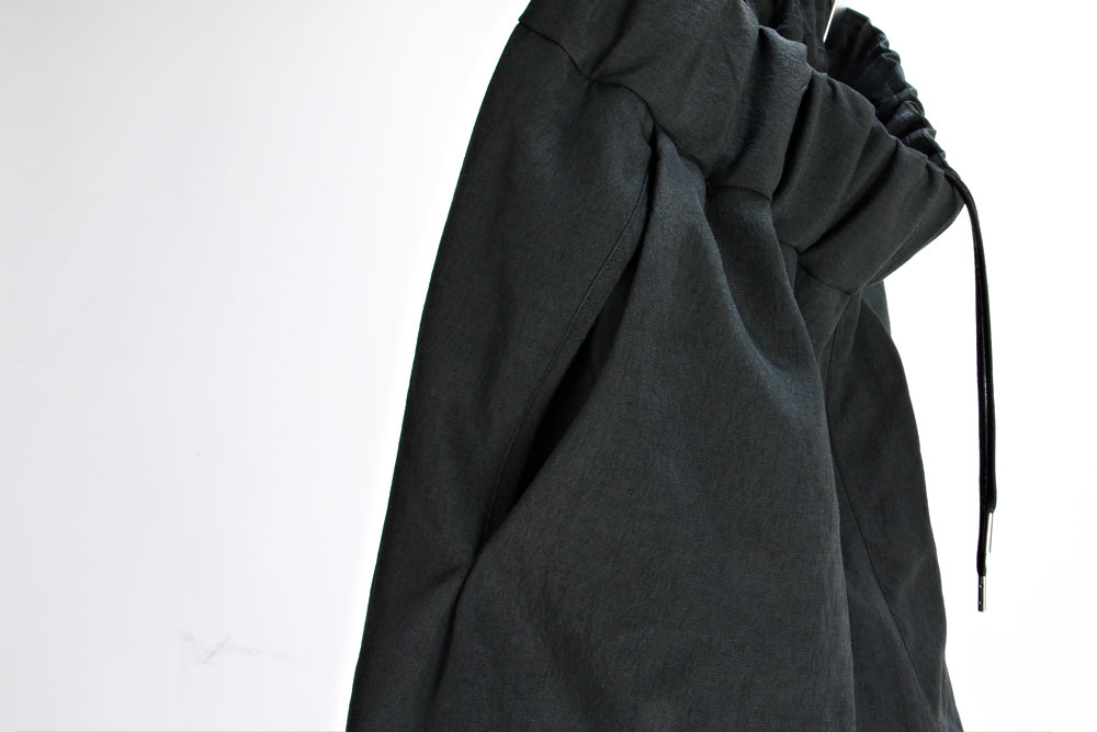 NO CONTROL AIR/ノーコントロールエアー/マカロニポリエステル・タッサー テーパードパンツ/AR_NC034PF/エクリュ、ブラック/size XS,M