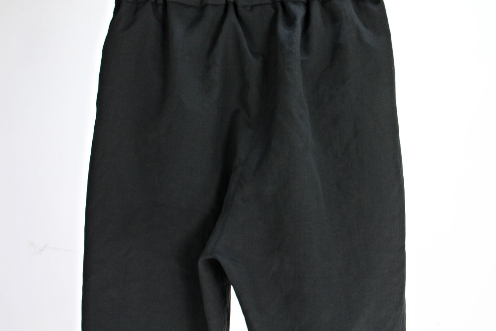 NO CONTROL AIR/ノーコントロールエアー/マカロニポリエステル・タッサー テーパードパンツ/AR_NC034PF/エクリュ、ブラック/size XS,M