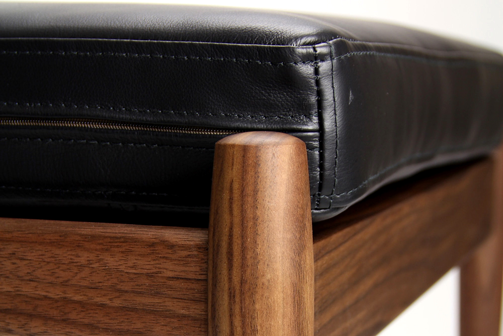 宮崎椅子製作所 / Paper Knife sofa ottoman