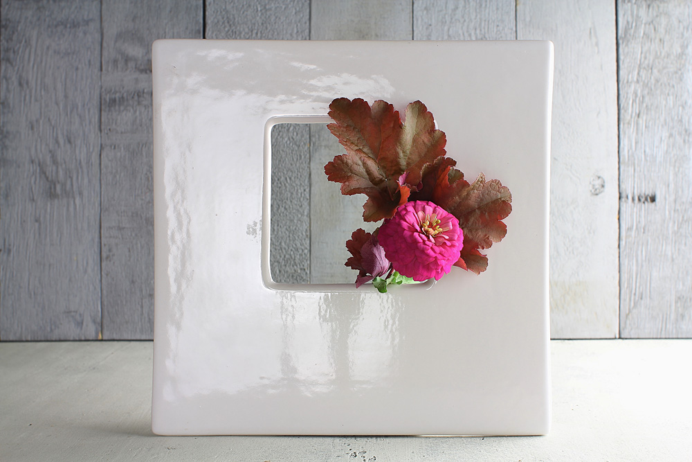 Mur Mur Frame Flower Vase