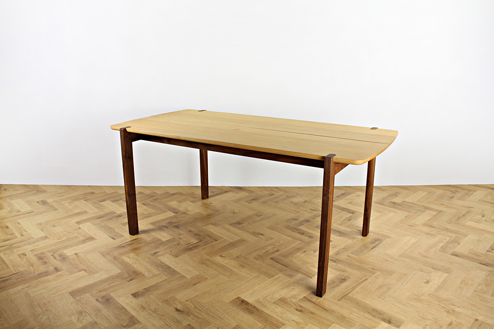 宮崎椅子製作所 / en table