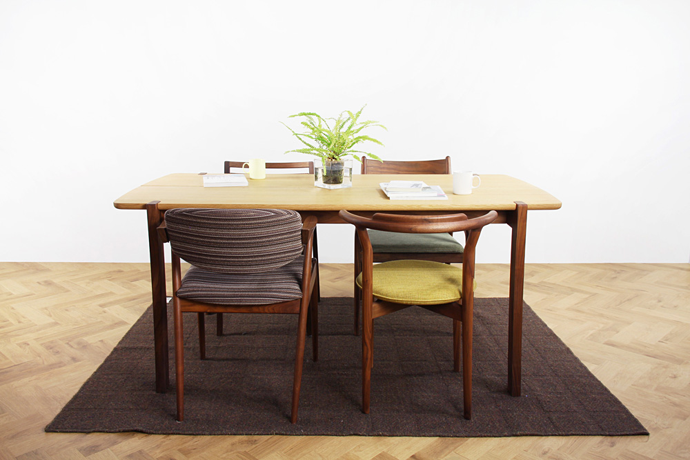 宮崎椅子製作所 / en table