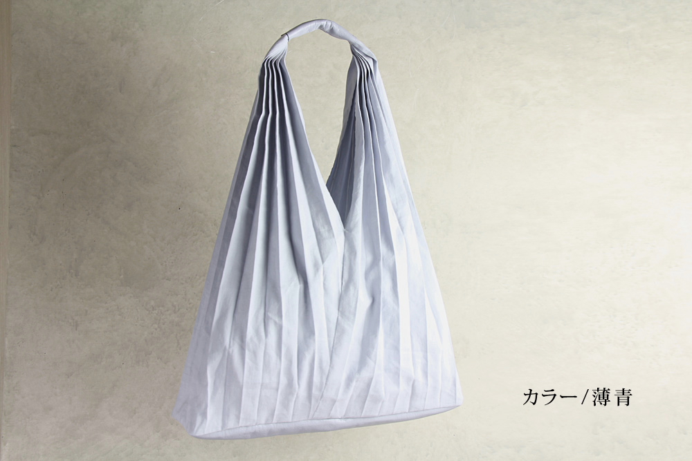 重ねプリーツのショルダーバッグ