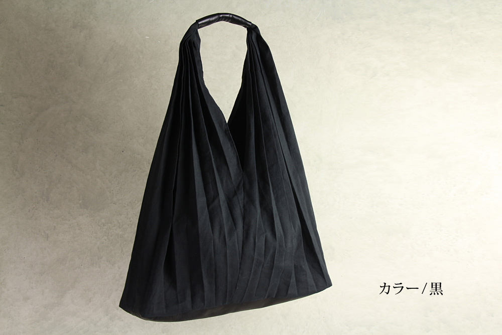 重ねプリーツのショルダーバッグ