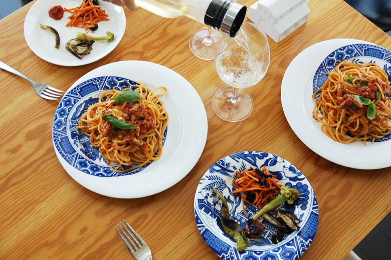 Chinese Whisper Plate L