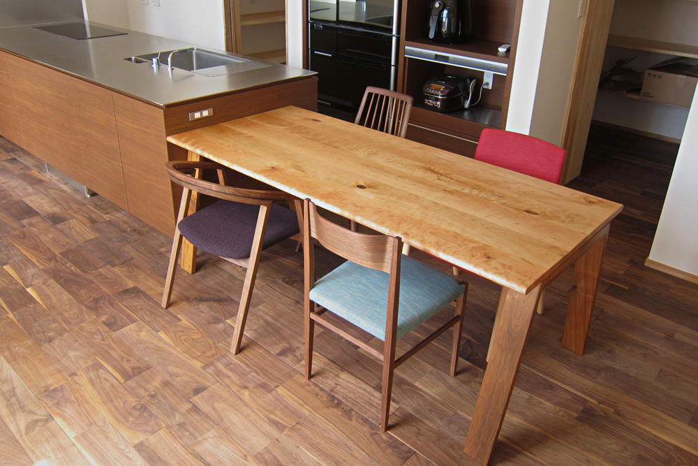 kitoki (キトキ) / WS24.hanoji table
