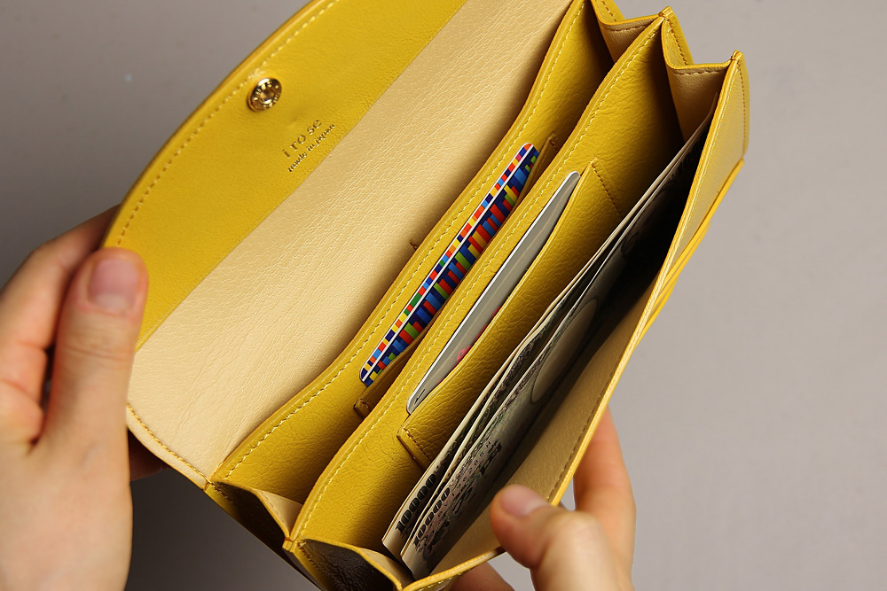 i ro se (イロセ) / fold 3F wallet