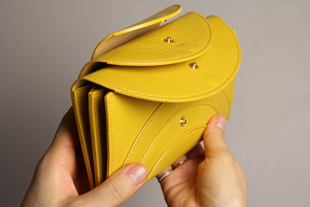i ro se (イロセ) / fold 3F wallet