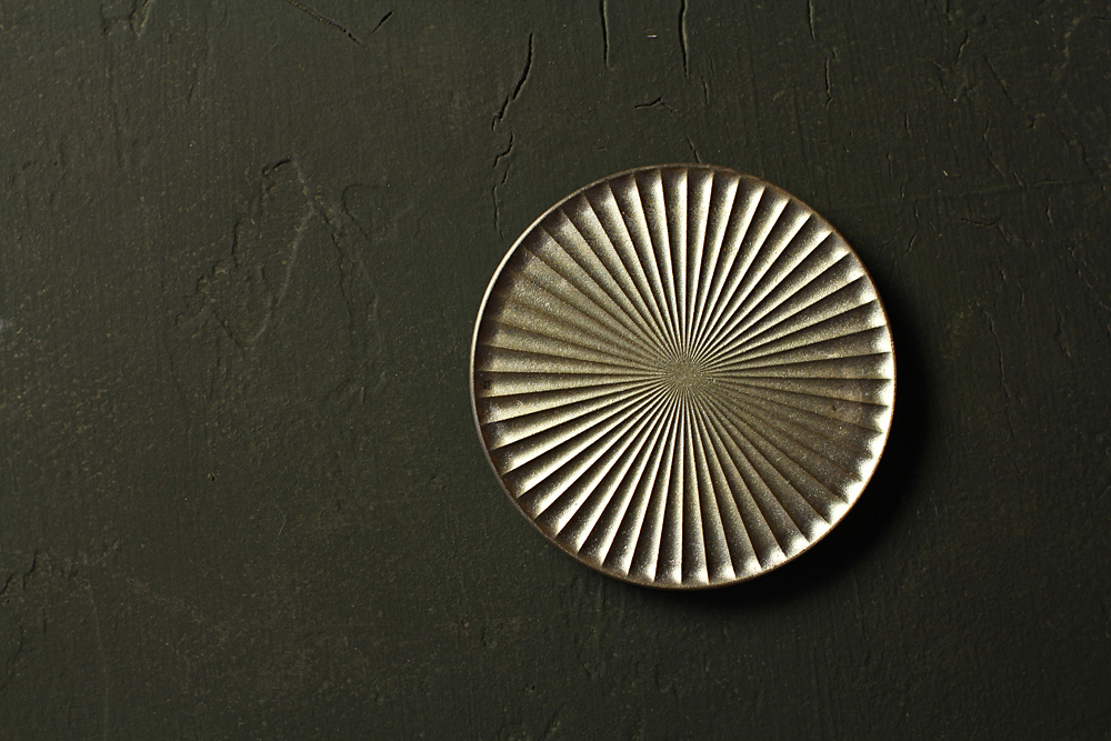  真鍮鋳肌のコースター「光芒」